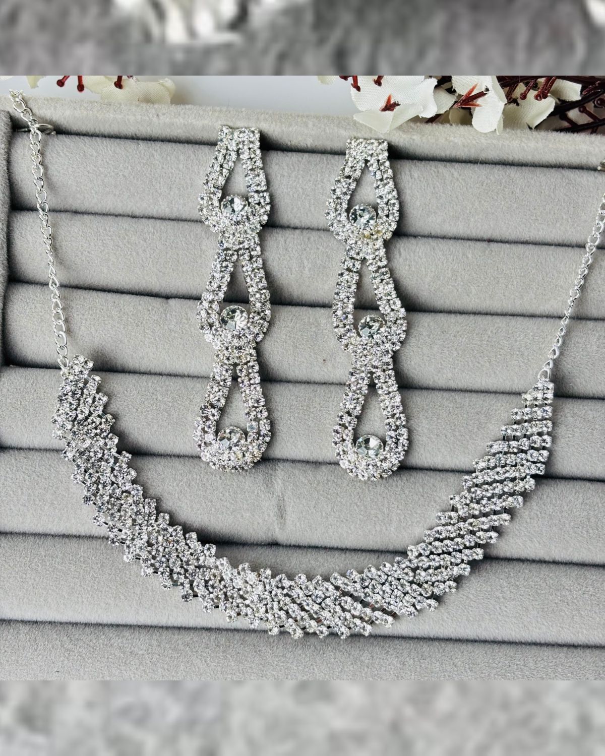 Divinera Vasundhara Necklace Set